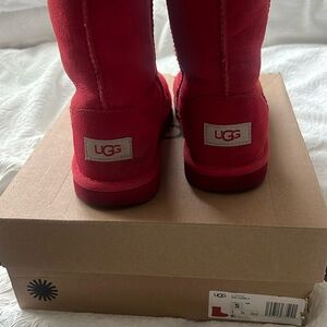 UGGS size 5 shoes